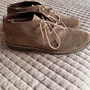 Kenneth Cole Reaction Tan Suede Chukka Boots